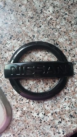 Black nissan emblemb