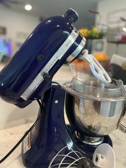 Kitchen Aid 5-Qt Tilt-Heas Stand Mixer With Glass Bowl CRYSTAL BLUE for  Sale in York, PA - OfferUp