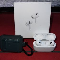 AirPods Pro (2nd generation) with MagSafe Charging Case (USB-C)
