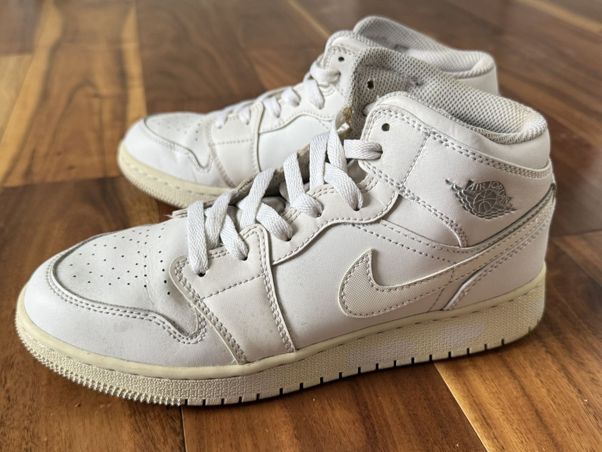 π€ Nike Air Jordan 1 Mid All White β Size 5.5Y / 24cm