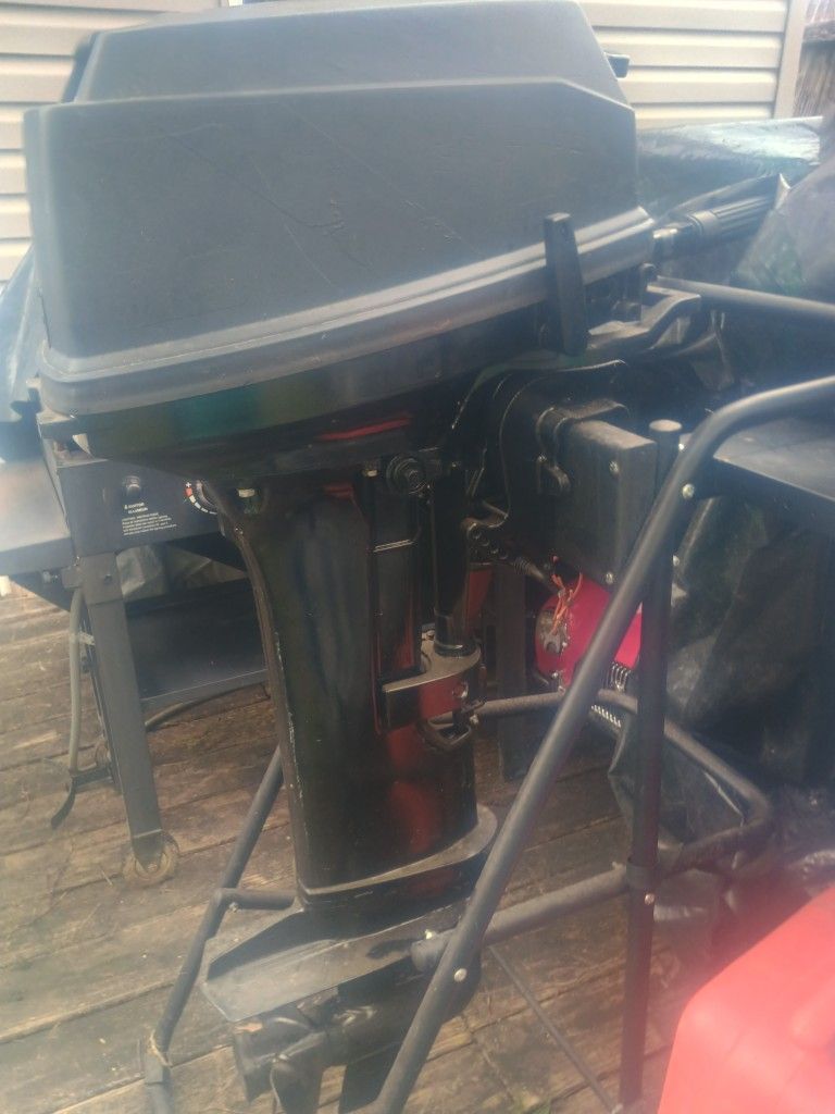 Nissan 9.9 2 Stroke Boat Motor With Stand And Gas Can Yes It Works