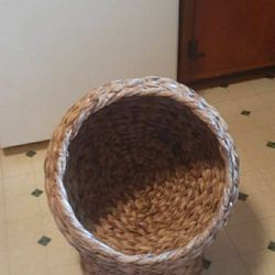 Raised rattan cat bed