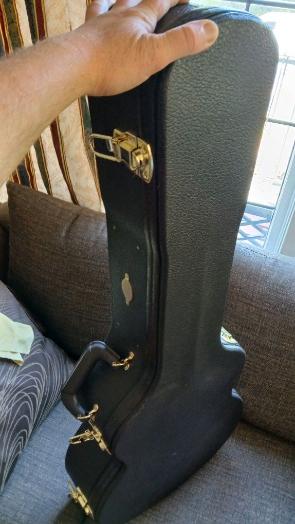 Taylor Deluxe Hardshell Case