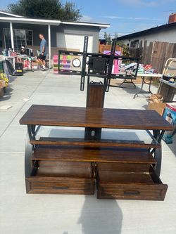 Entertainment center