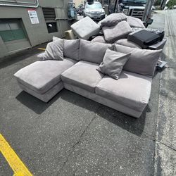 Sectional Couch (WE DELIVER)