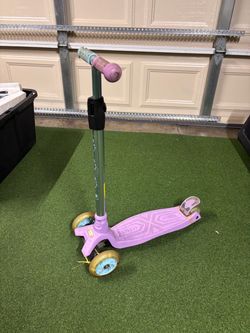 Kids 3-Wheel Kick Scooter Purple - LED wheels