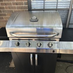Char-broil Commercial Series 4 Burner BBQ