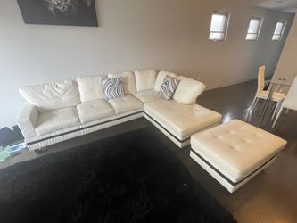 Large Sectional - Excellent Condition