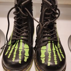 Dr. Marten's Kids 9 Glow In The Dark Bones