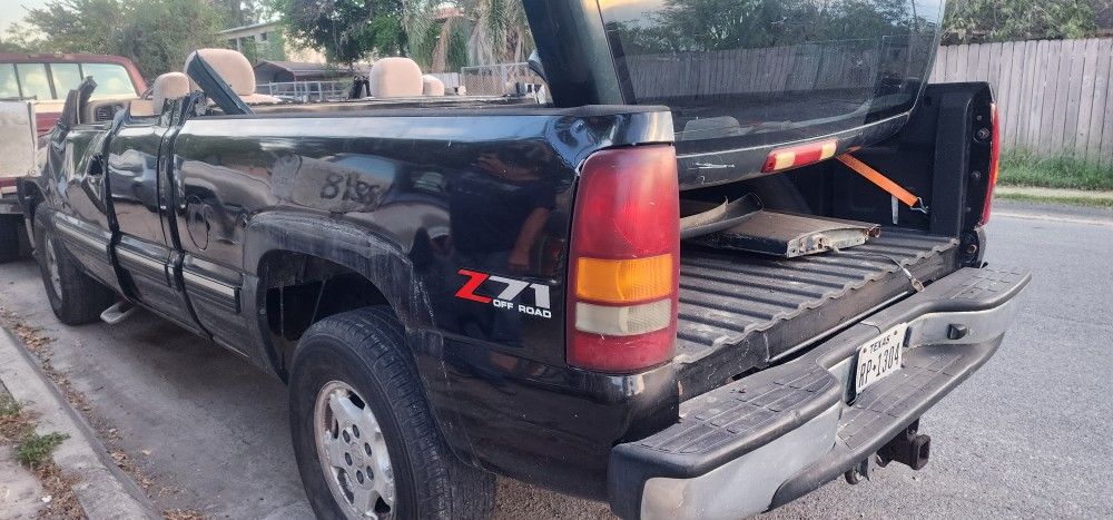 Silverado 2002 Runs And Drives.. For parts Was Flipped Over..5.3L 4x4