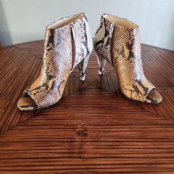 Vince Camuto Ankle Boots Peep Toe Size 7.5