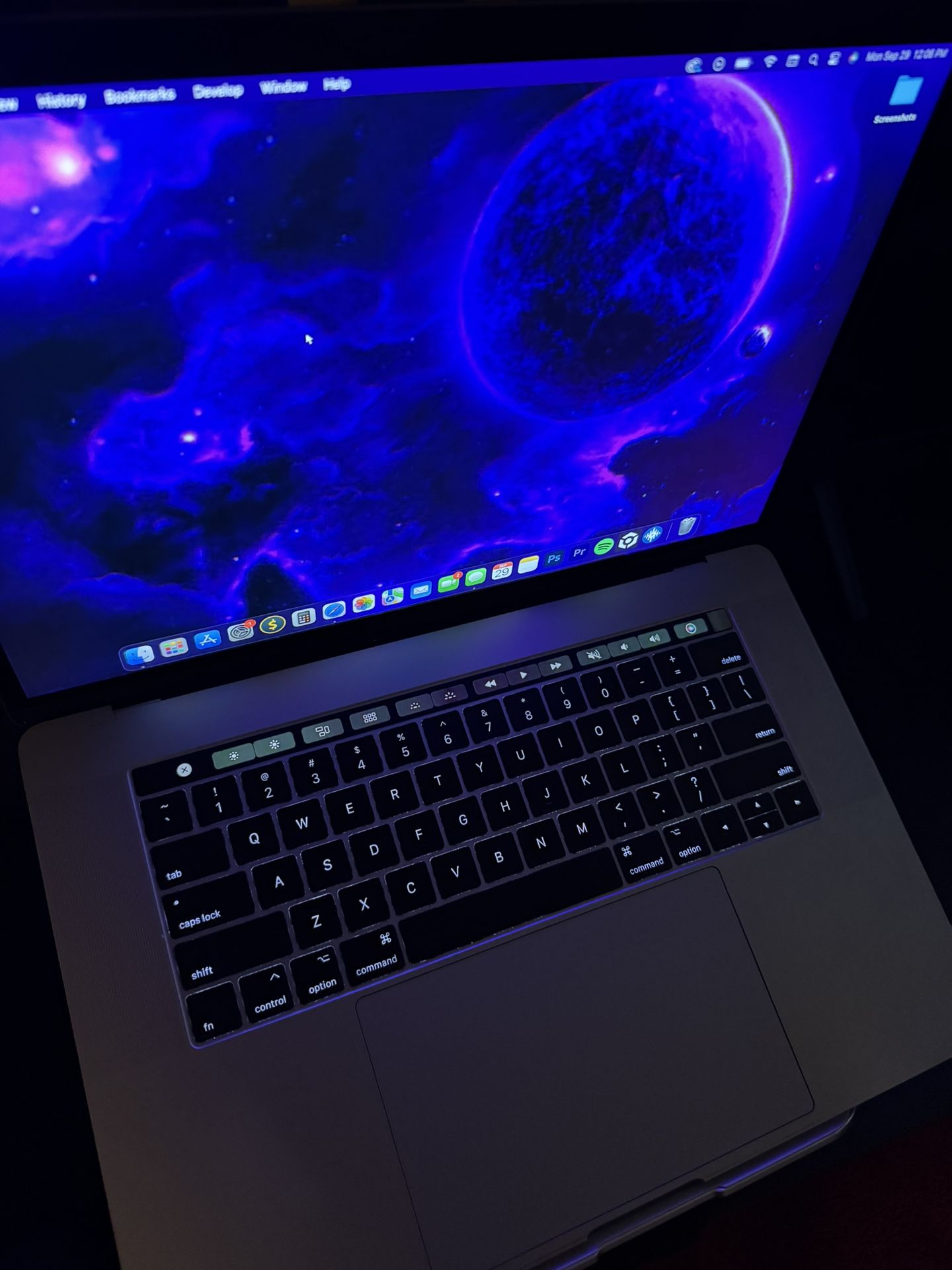 MacBook Pro 15 inch 2017 2.8 GHz Intel i7 16GB RAM 256SSD