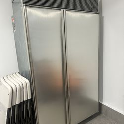 Sub-Zero Refrigerator 