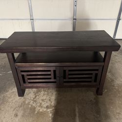 Entertainment center