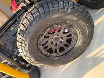 37x12.50R20 Falken Wildpeak M/T on 20" Tremor Wheel – Like New