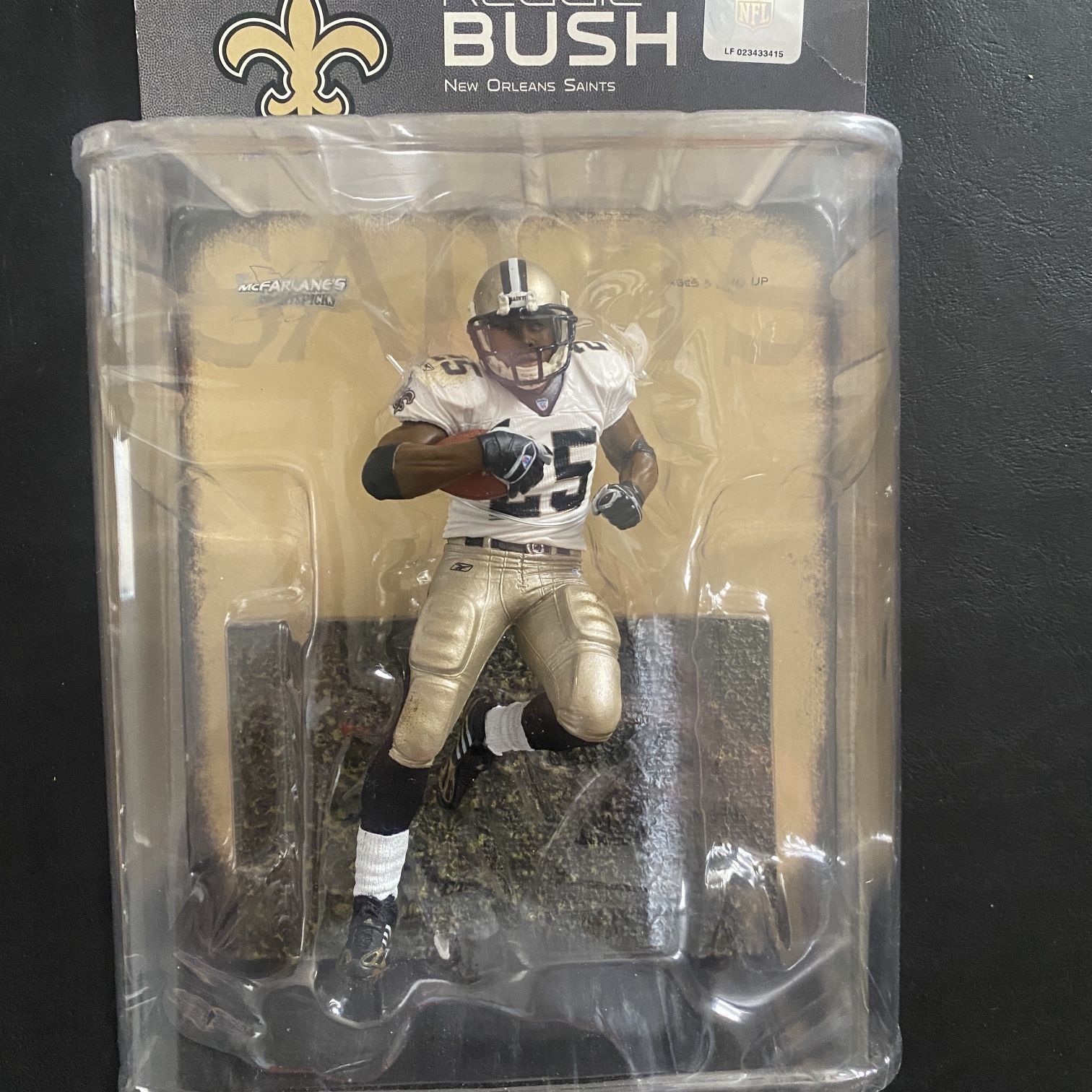 Saints Runnung Back Reggie Bush in action as the New Orleans