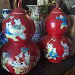 Chinese Art Vase Pair