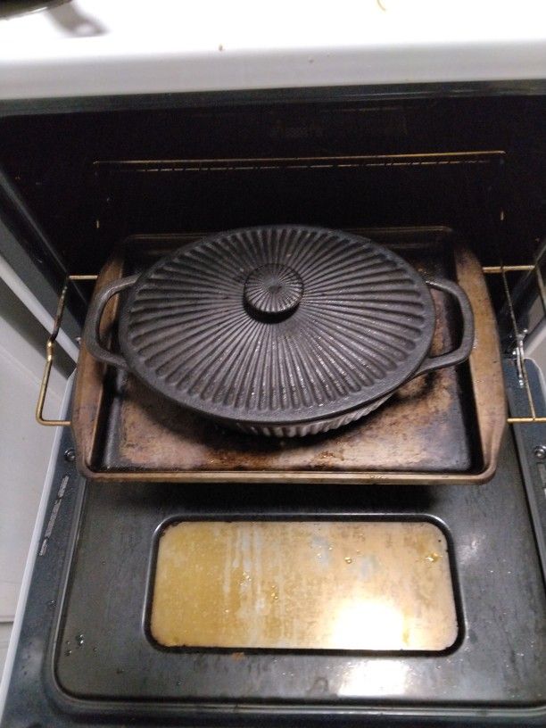 Cast Iron Paula Deen Dutch Oven In Great Shape.