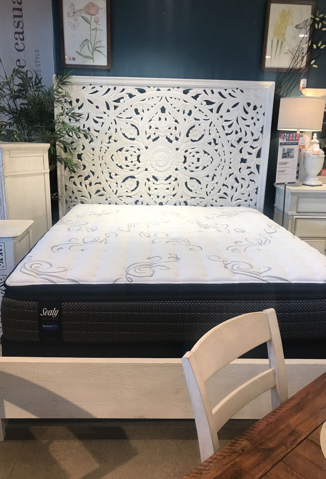 Bantori bed frame