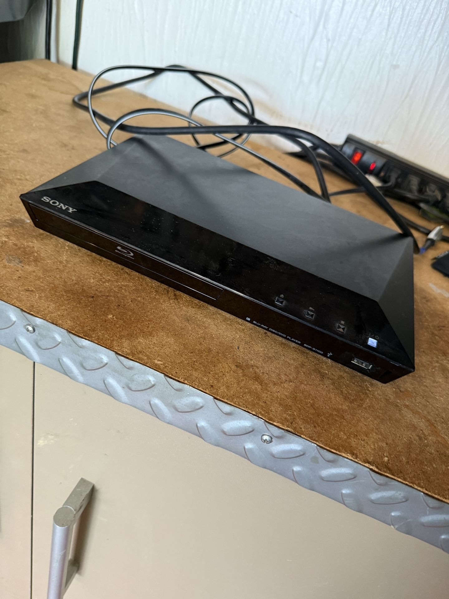 Sony BDP-S1100 Blu Ray Player on great shape!