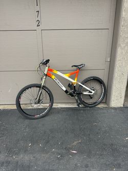 Specialized Enduro Full Suspension Mountain Bike