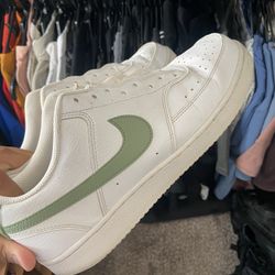 MENS Nike Shoe