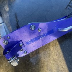 Pittsburgh 2.5 ton car jack. works flawlessly the only minor issue is that the pad has a little tear in it but you can fix that with some flex seal. I