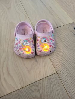 Girls Light Up Sketchers Crocs Size 5