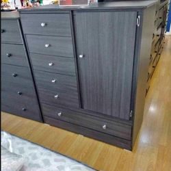 Wardrobe With Drawers
