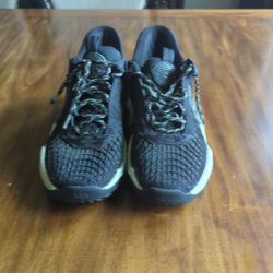Nike Cosmic Basketball Shoes Size 9