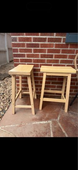 Set of 2 Wooden Bar Stools