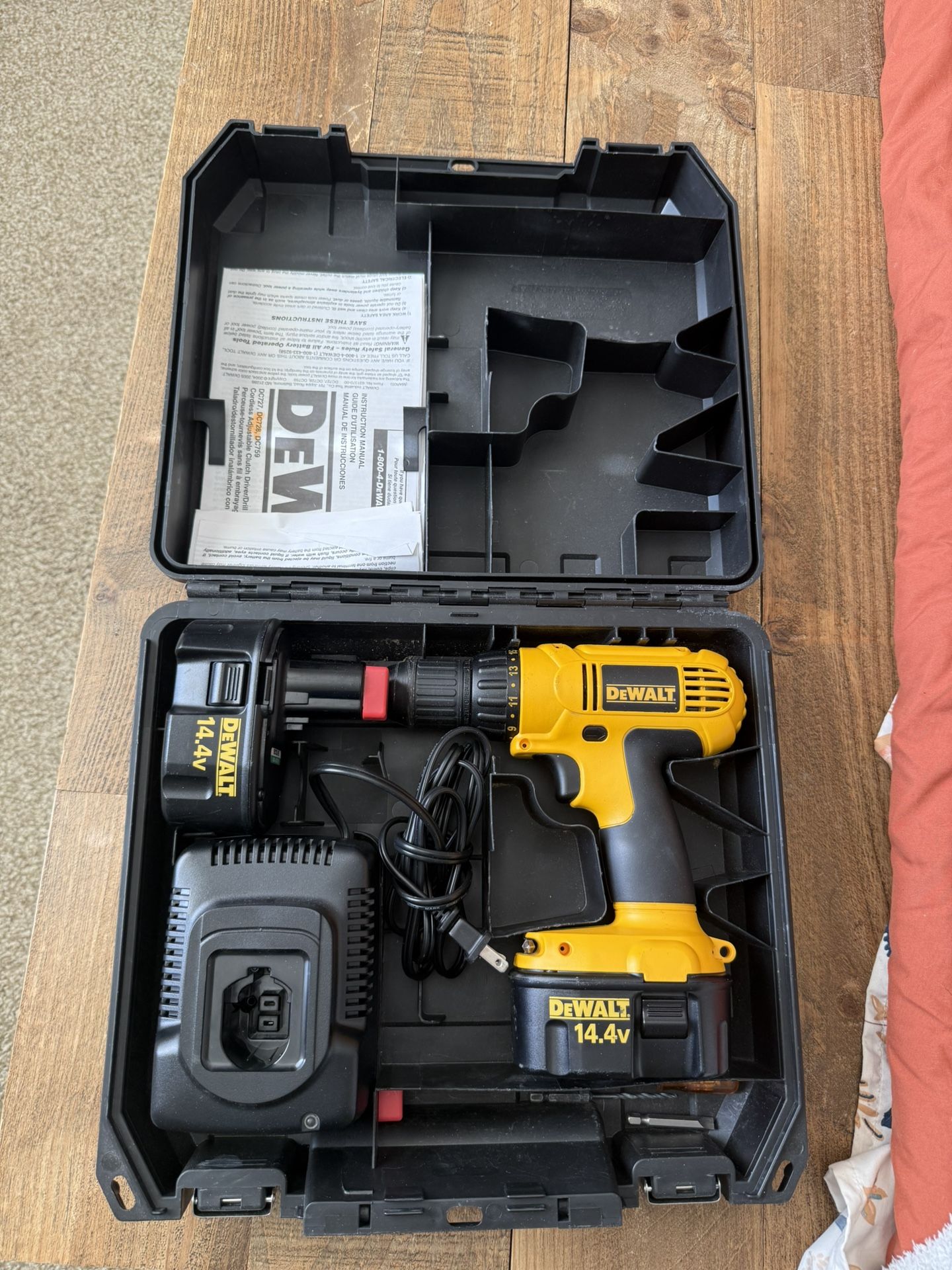 Dewalt 14.4v Cordless Adjustable Clutch Drill Driver And Charger