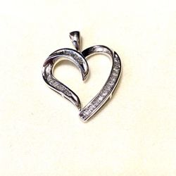 New 10 k White Gold Diamond Heart pendant (IF THE ADD IS UP, IT’S AVAILABLE)