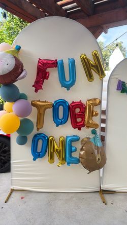 Free Fun to be One balloon decorations