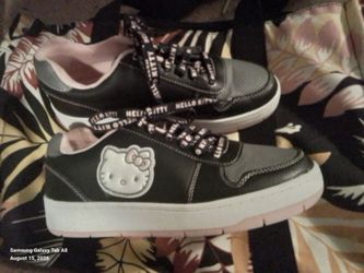 Hello Kitty Low-Top Sneakers Sanrio athletic tennis shoes Hello Kitty laces