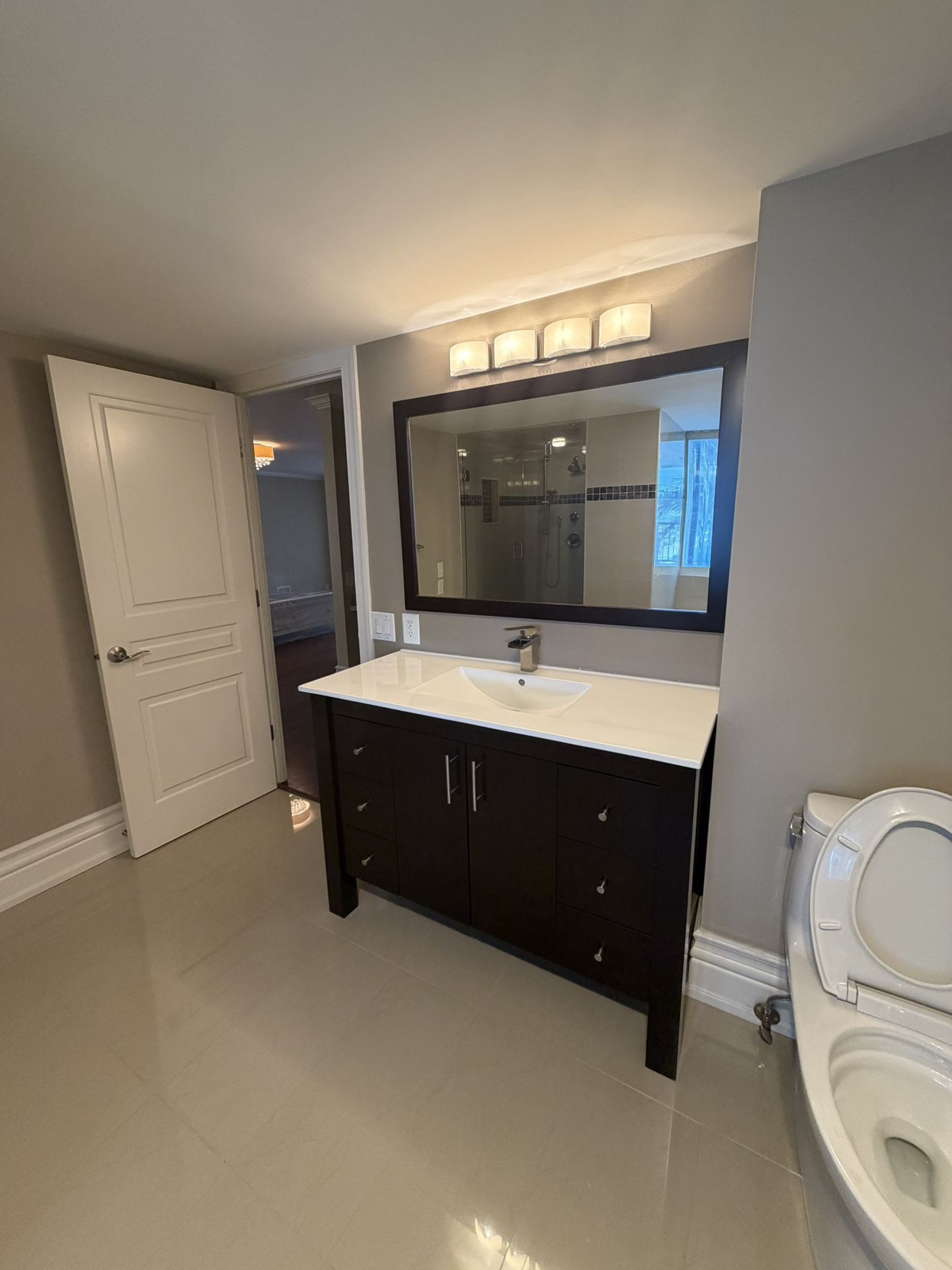 Bathroom Vanity With Countertop &Mirror