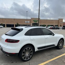 2017 Porsche Macan