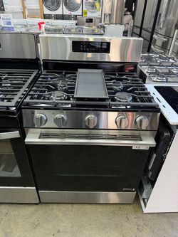 New open box 30-in 5 burners 6.3-cu ft Air Fry Convection Oven Freestanding Natural Gas ( Stainless Steel