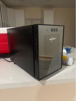 Mini wine cooler