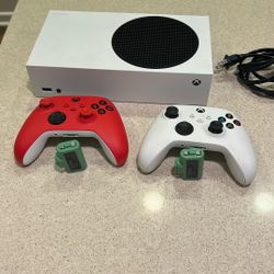 Xbox Series S With 2 Controllers And Piwer Cord