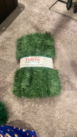 50 Ft Pine Garland ( Never Use )
