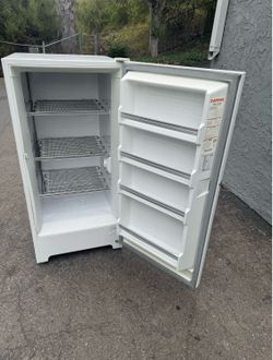 Freezer Household upright 9 cubics
