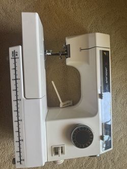**Jaguar 750 Super Sewing Machine – Fully Working – Complete Set**