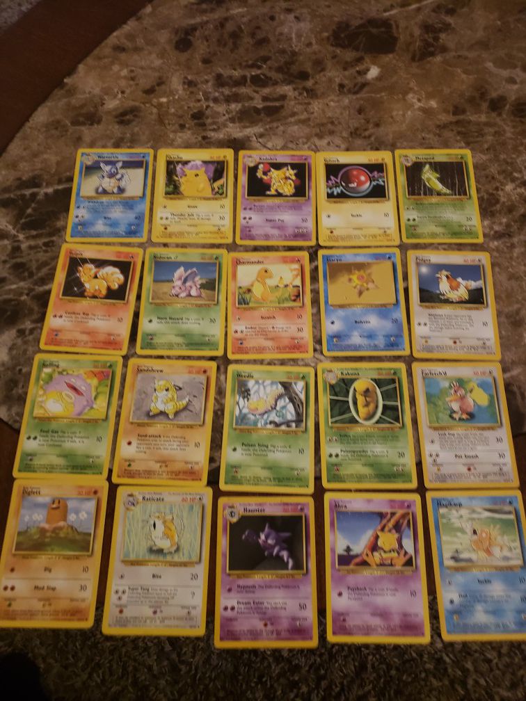 Huge pokemon non holo base set cards, wartortle, pikachu, kadabra, voltorb, nidoran, charmander, pidgey, raticate, haunter