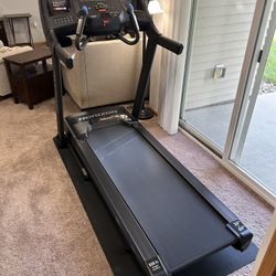 Horizon 7.0AT Folding Treadmill
