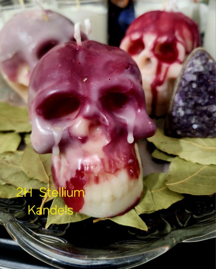 Strong Attraction Skull Candle 