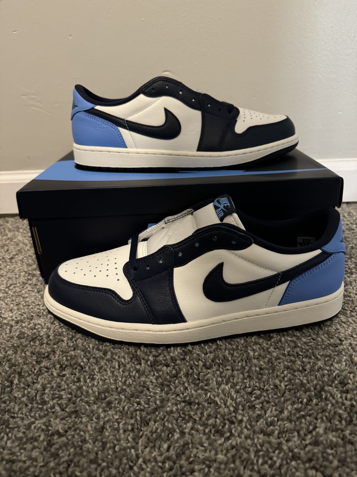 Air Jordan 1 Low OG Obsidian UNC Men’s Size 11.5 (SKU: CZ0790-400)