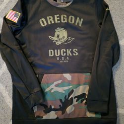 Nike Oregon Ducks Military Black and Camo Pullover Sweatshirt DA5632-010 Men's Medium