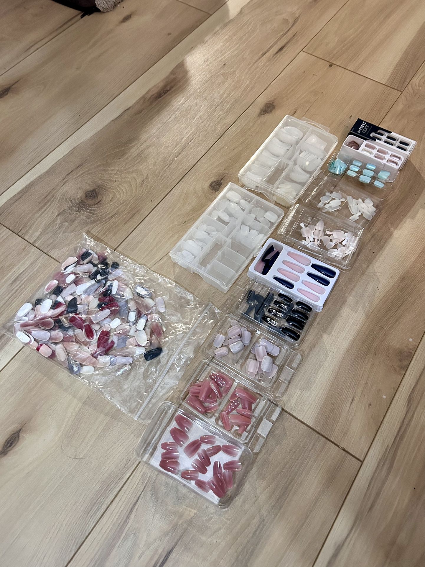 Bundle Of Glue On And Press Nails!