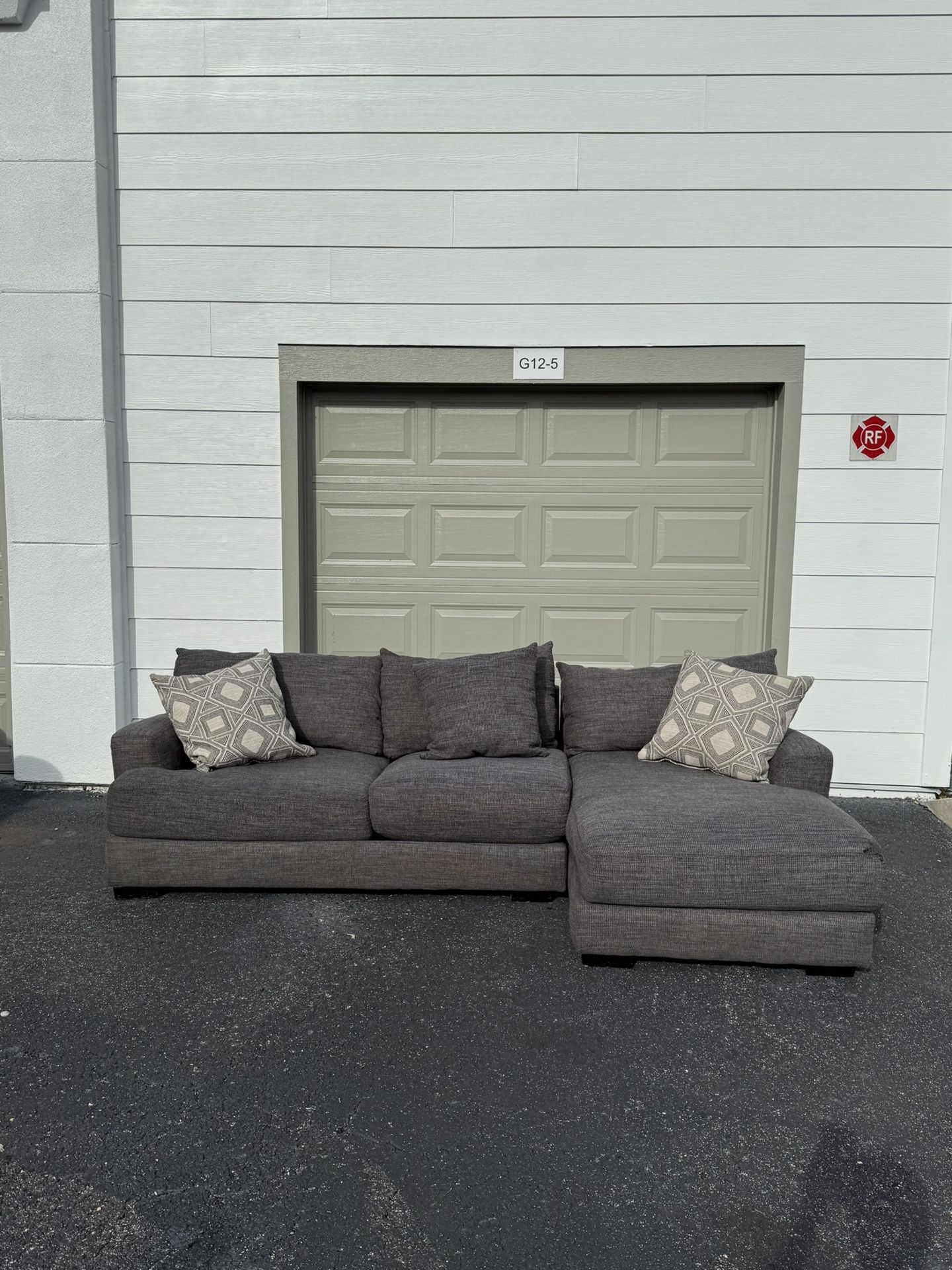 Free Delivery Couch with Chaise